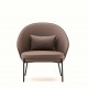 Sillón de piel sintética marrón con patas de metal negro by Amy VeryForma