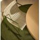 Silla Arvin Swirl en tejido chenilla beige y patas de madera de roble VeryForma