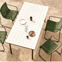 Silla Arvin Swirl en tejido chenilla beige y patas de madera de roble VeryForma